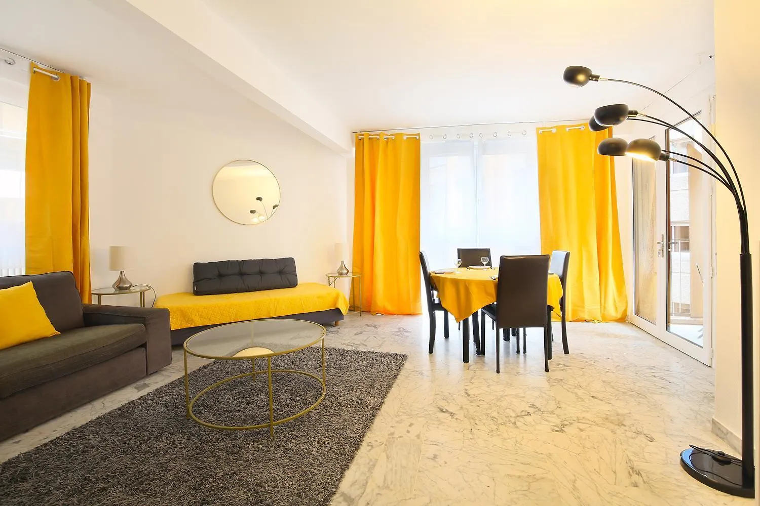 Le Jaune Place Saint Georges 100M Parking Terrasse Toulouse 0*,  France